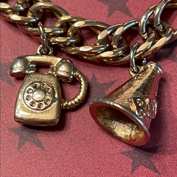 Vintage Gold Charm Bracelet With Nine Charms - Picture 4 of 7